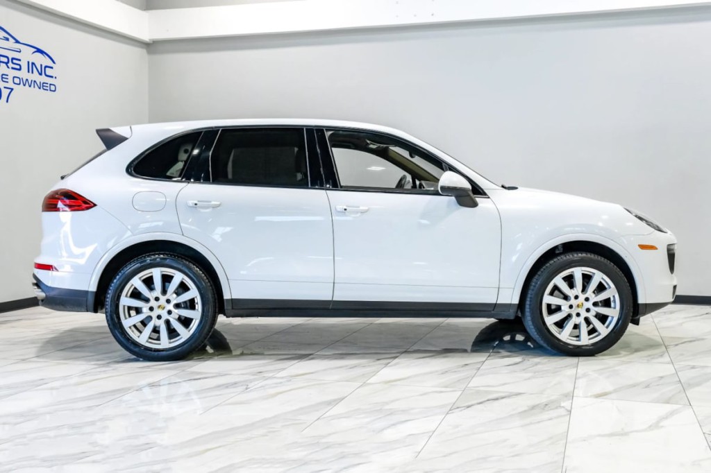 2017 Porsche Cayenne Image 11