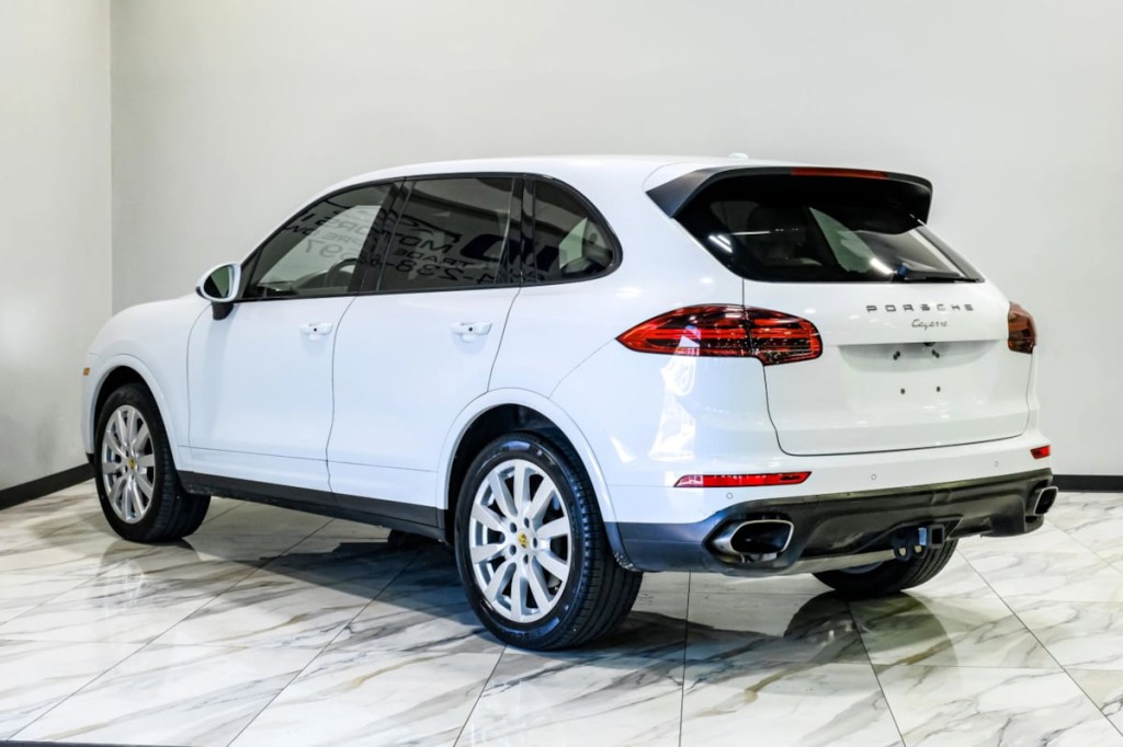 2017 Porsche Cayenne Image 16
