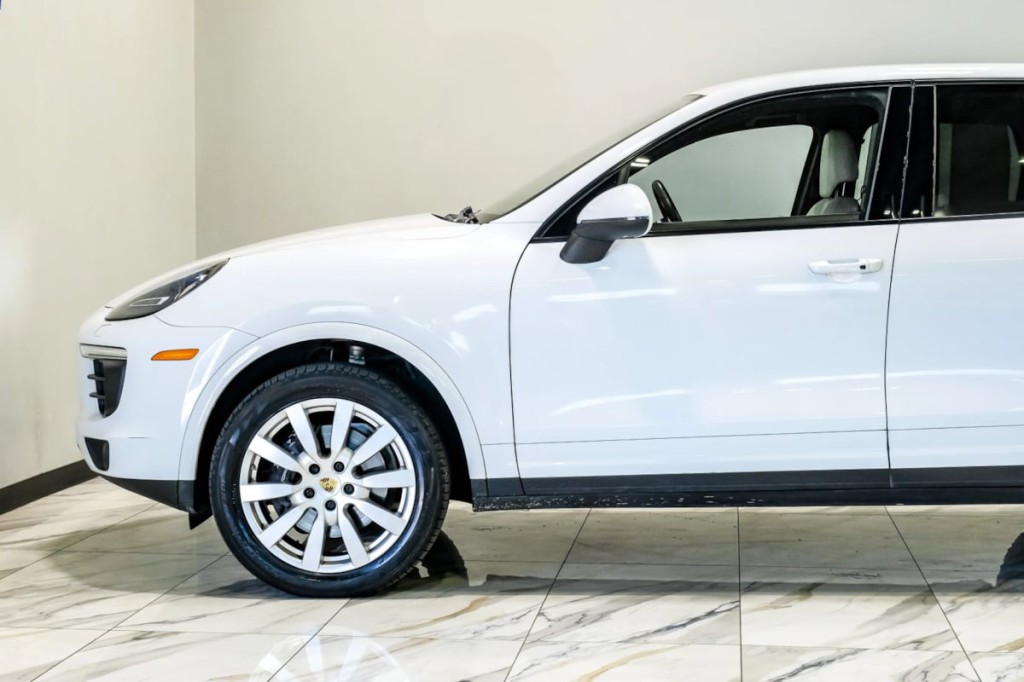 2017 Porsche Cayenne Image 18