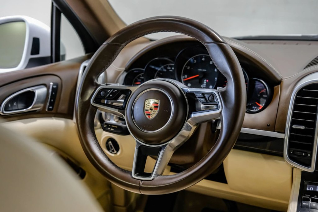 2017 Porsche Cayenne Image 24