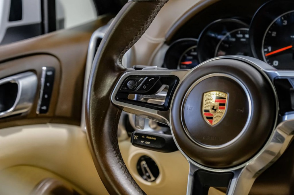 2017 Porsche Cayenne Image 25
