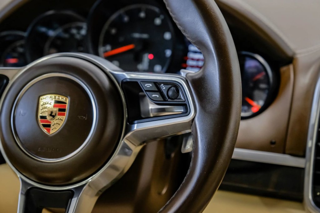 2017 Porsche Cayenne Image 26