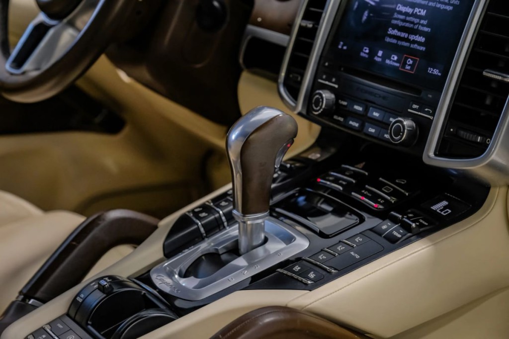 2017 Porsche Cayenne Image 32