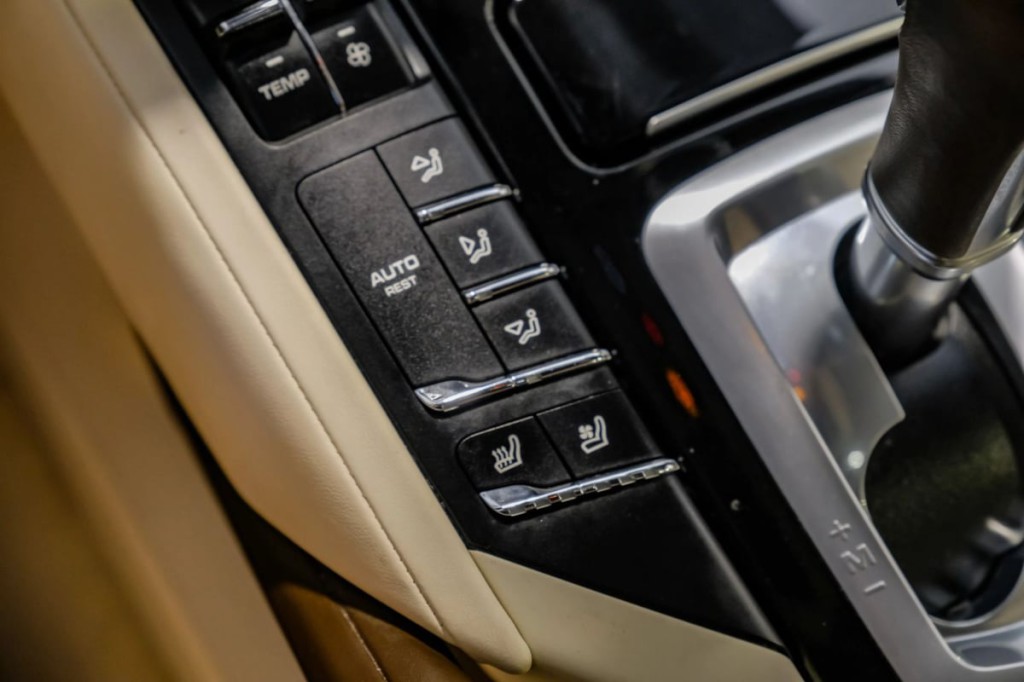 2017 Porsche Cayenne Image 34