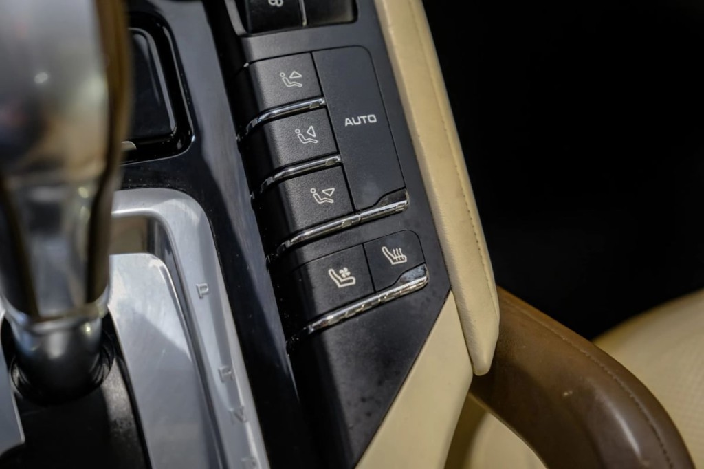 2017 Porsche Cayenne Image 35