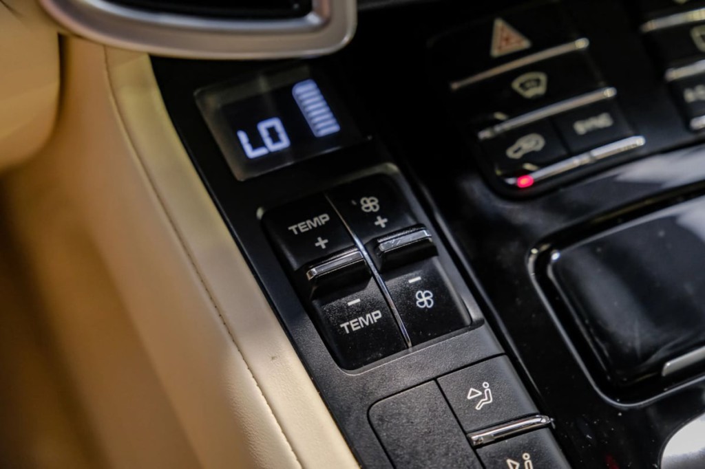 2017 Porsche Cayenne Image 40
