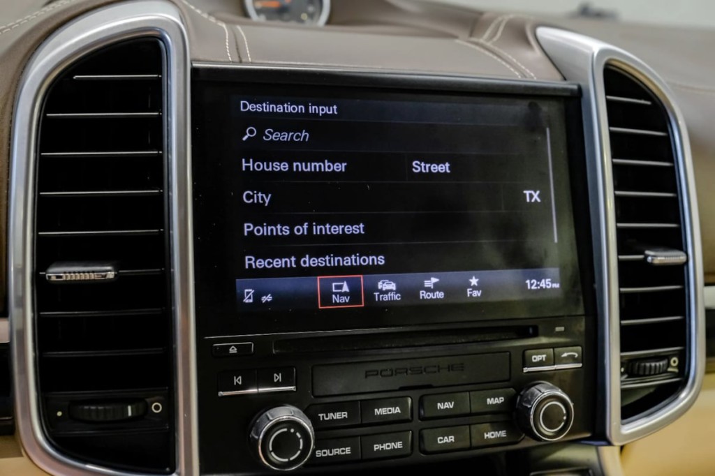 2017 Porsche Cayenne Image 46