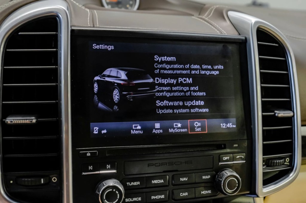 2017 Porsche Cayenne Image 48