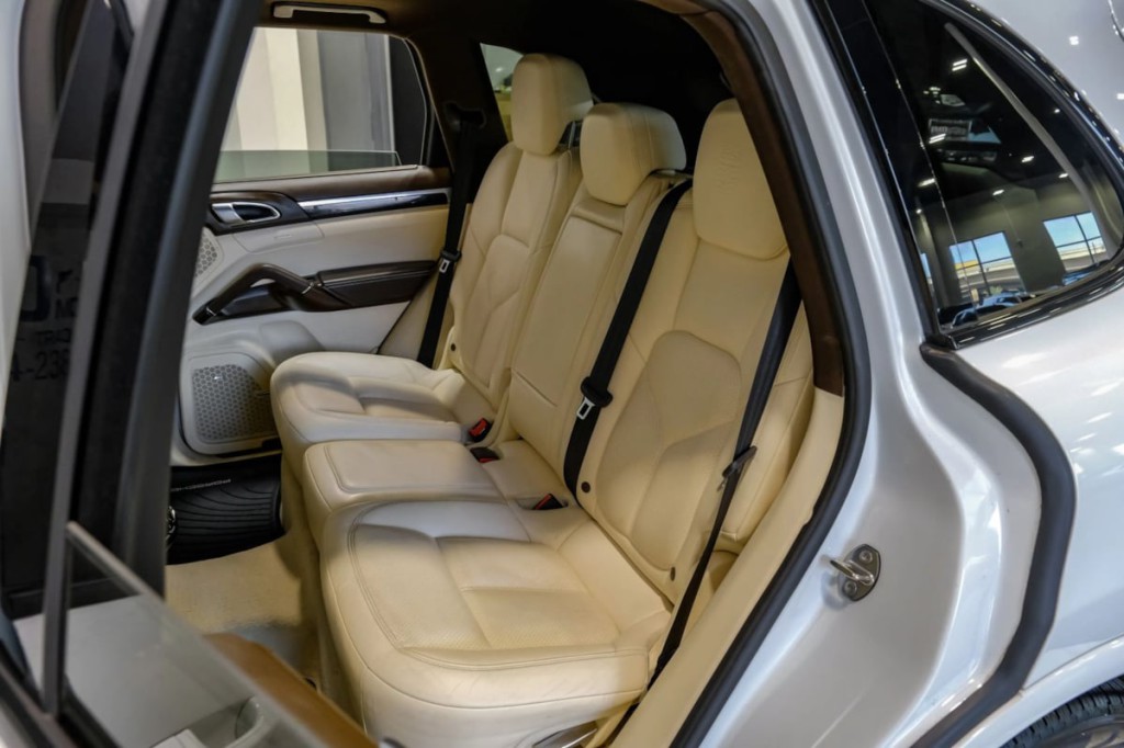 2017 Porsche Cayenne Image 60