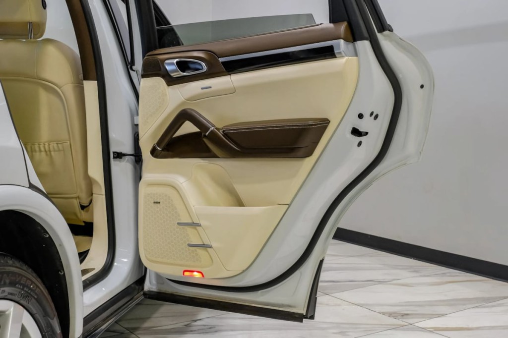 2017 Porsche Cayenne Image 69