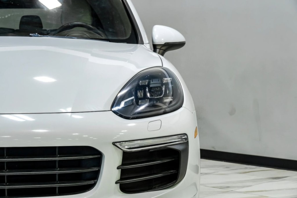 2017 Porsche Cayenne Image 70