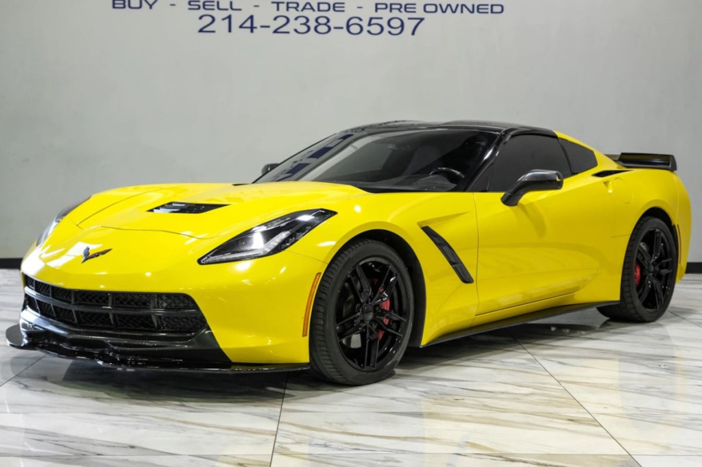 2015 Chevrolet Corvette Image 2