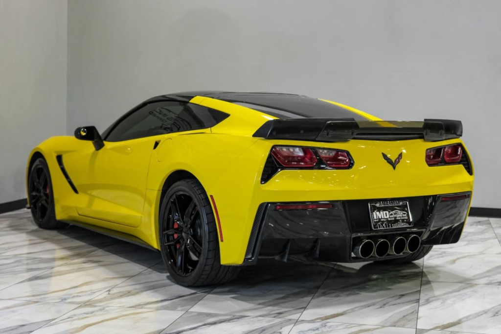 2015 Chevrolet Corvette Image 12