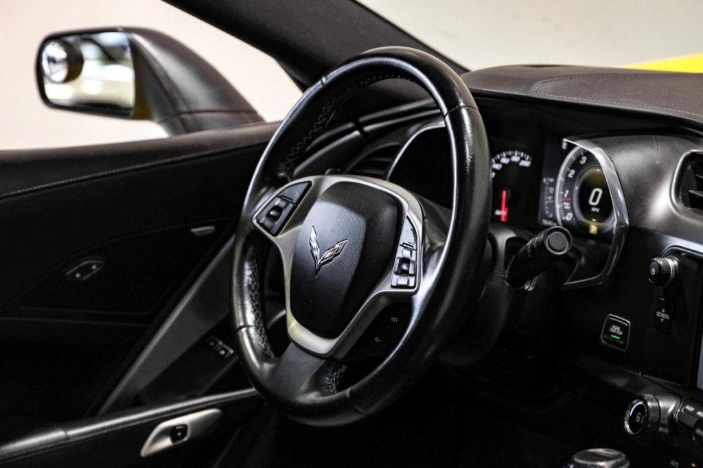 2015 Chevrolet Corvette Image 14