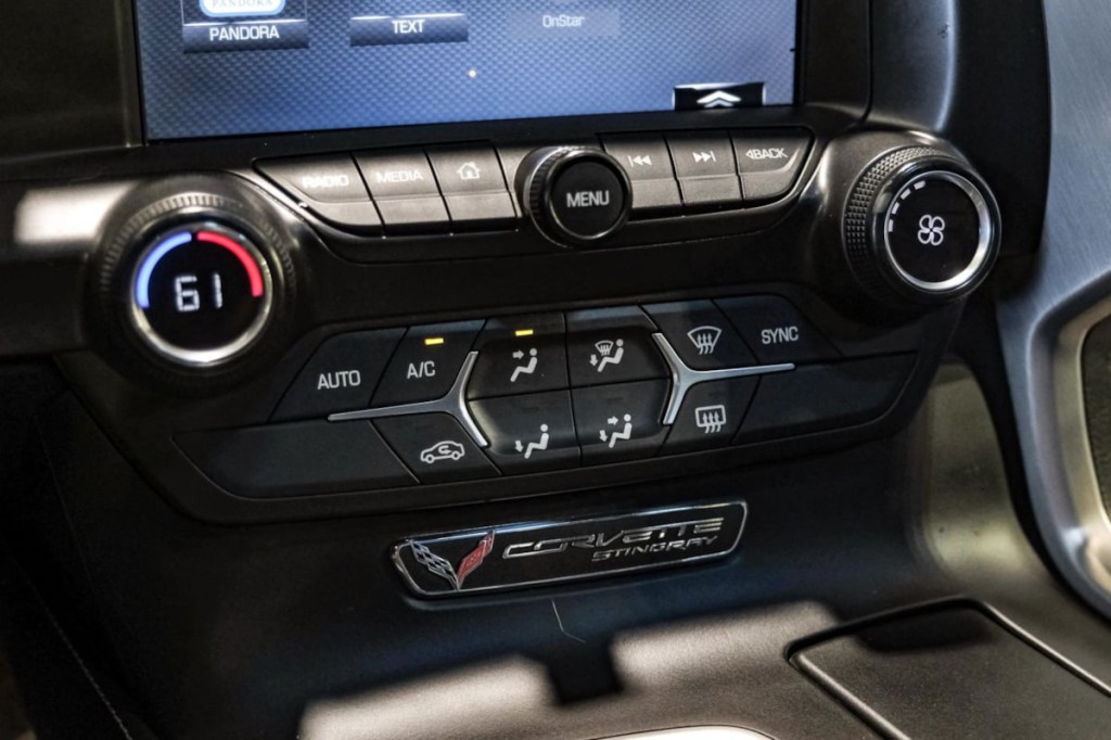 2015 Chevrolet Corvette Image 21