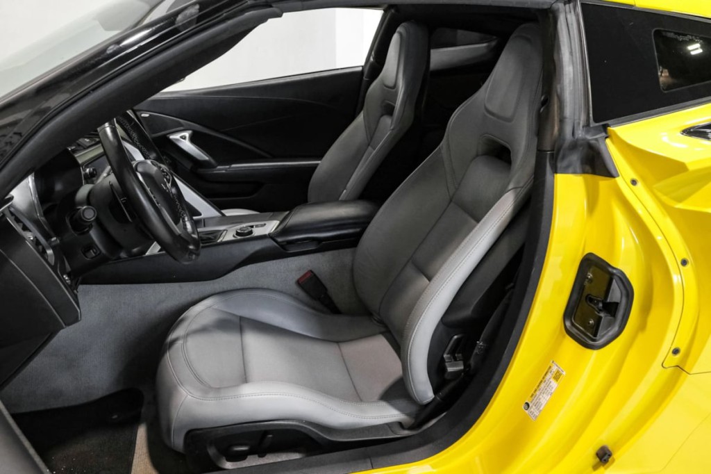 2015 Chevrolet Corvette Image 25