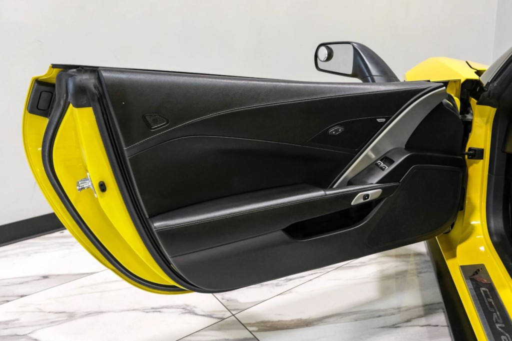 2015 Chevrolet Corvette Image 29