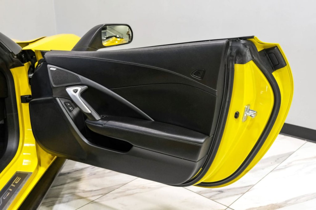 2015 Chevrolet Corvette Image 31