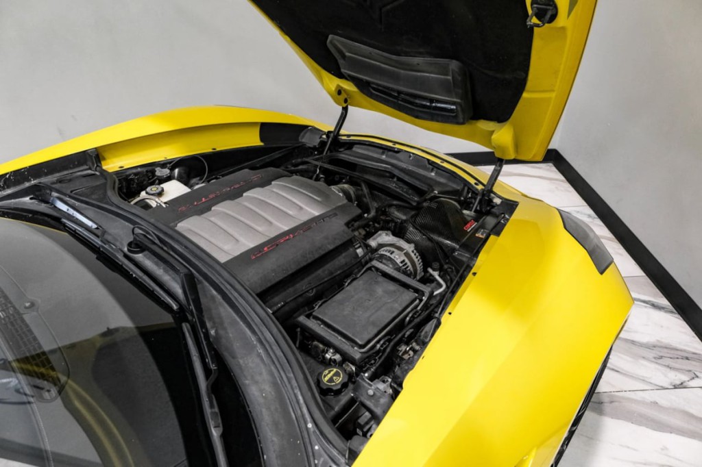 2015 Chevrolet Corvette Image 35