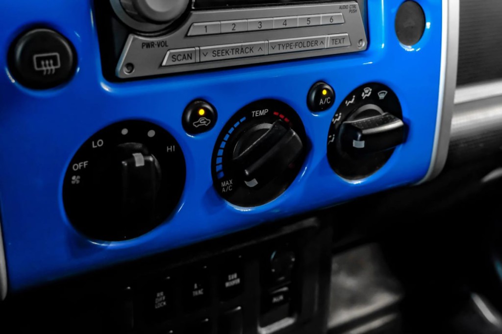 2007 Toyota FJ Cruiser Image 24