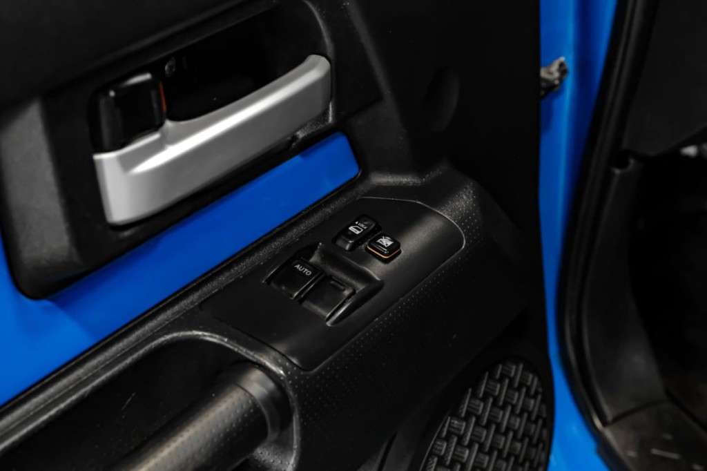 2007 Toyota FJ Cruiser Image 38