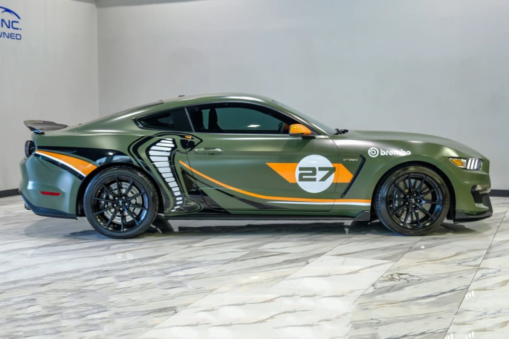 2017 Ford Mustang Image 10