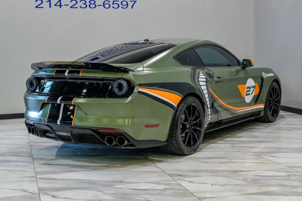 2017 Ford Mustang Image 11