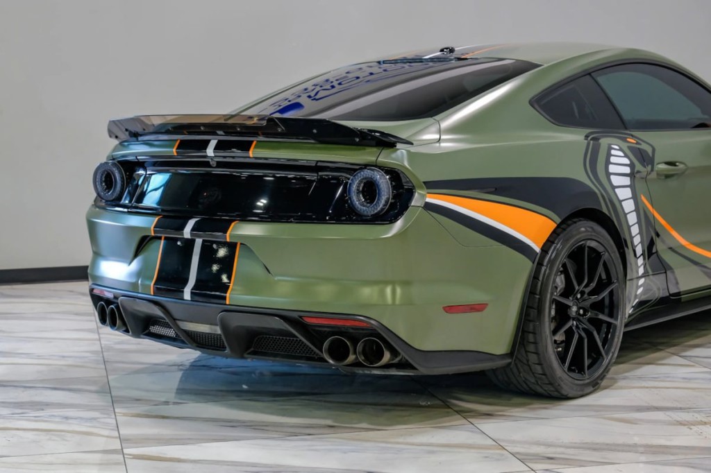 2017 Ford Mustang Image 12