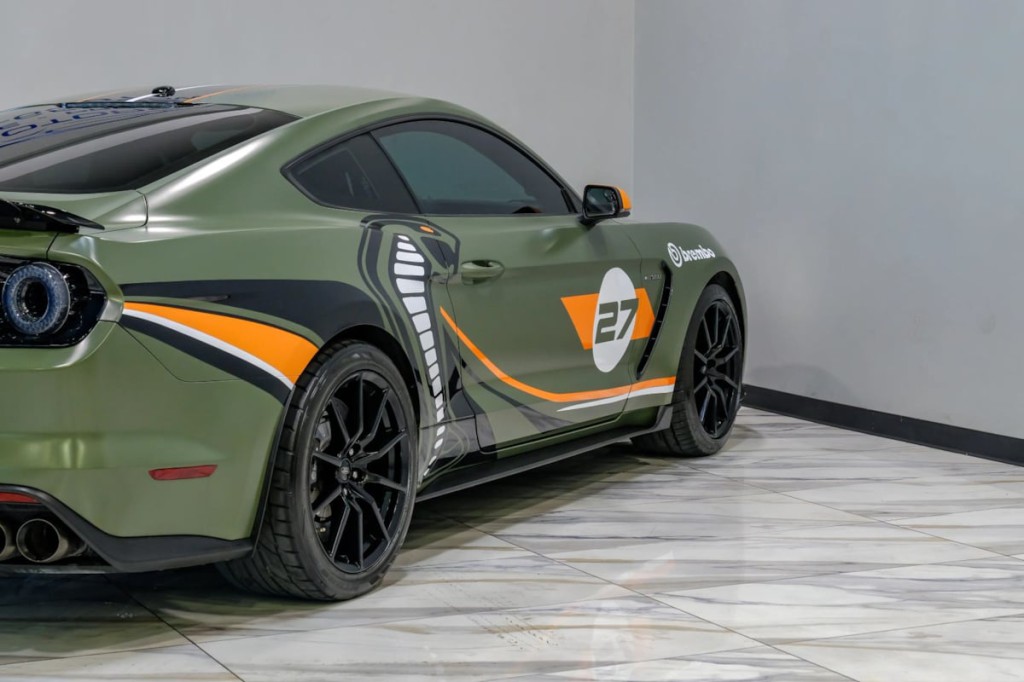 2017 Ford Mustang Image 13