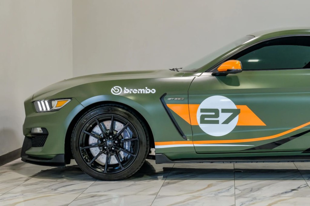 2017 Ford Mustang Image 17
