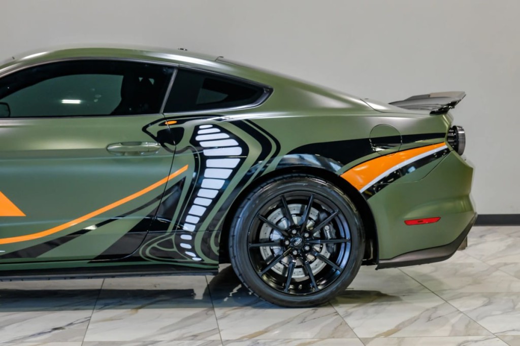 2017 Ford Mustang Image 18