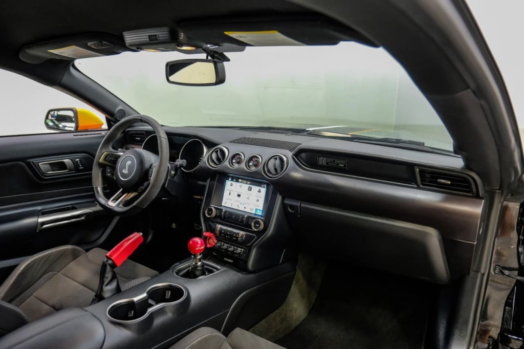 2017 Ford Mustang Image 19