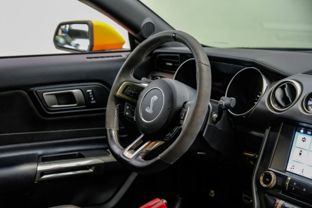 2017 Ford Mustang Image 20