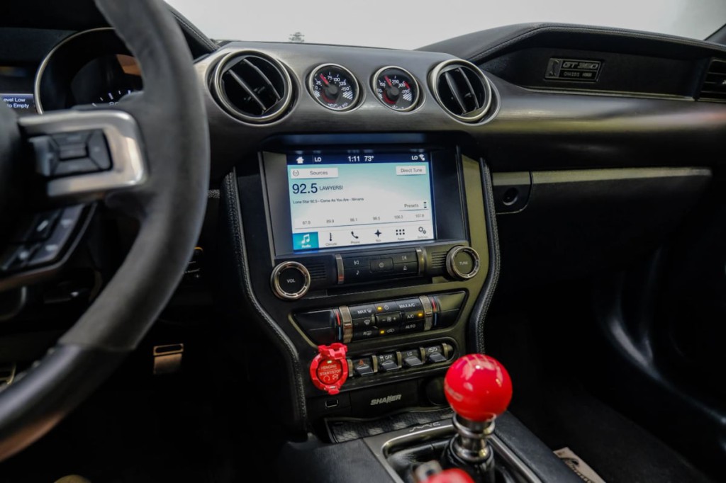 2017 Ford Mustang Image 35