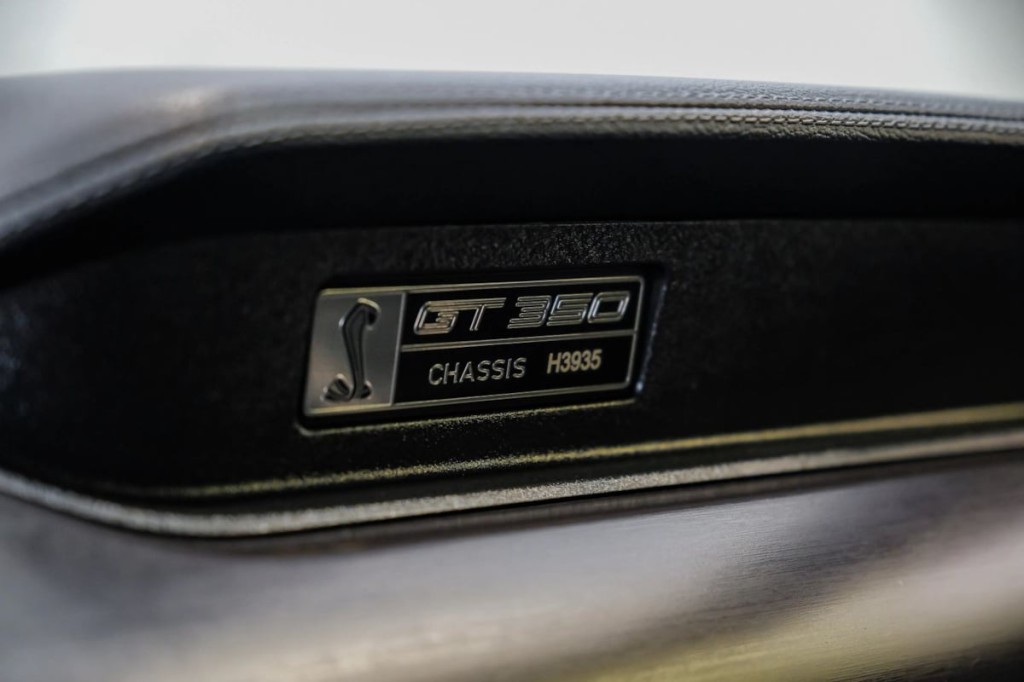2017 Ford Mustang Image 37