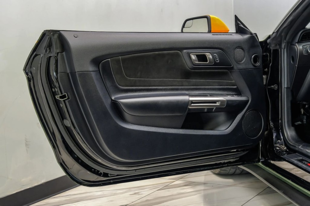 2017 Ford Mustang Image 54