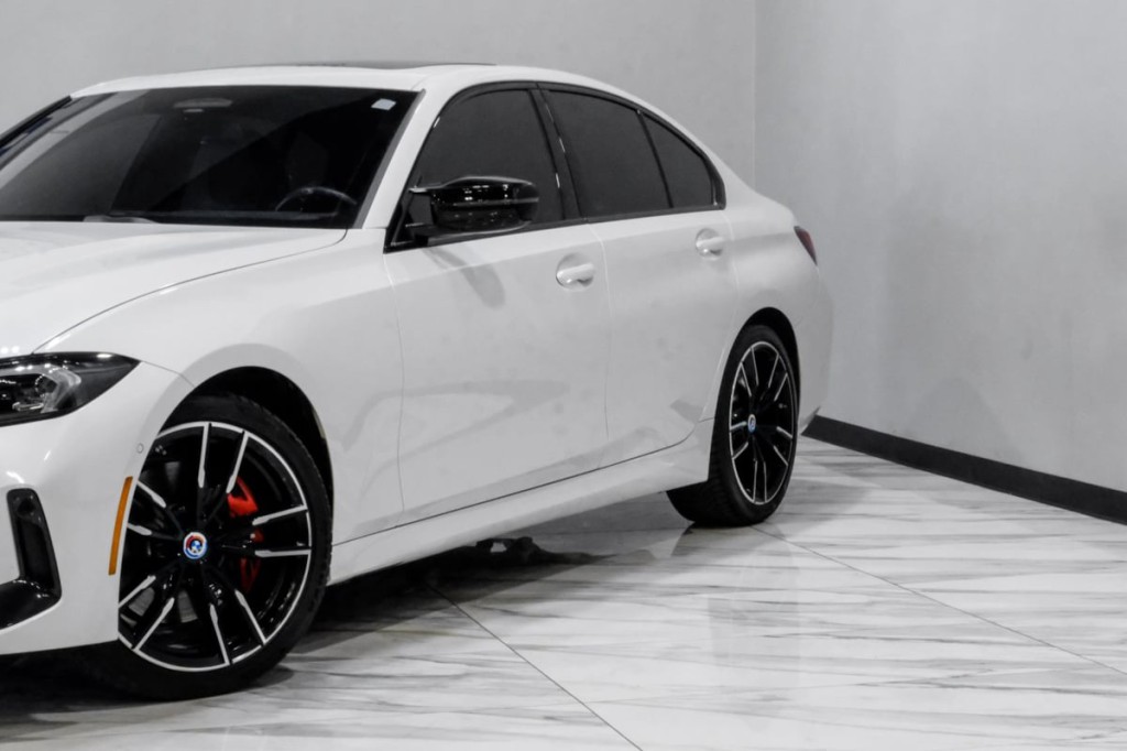 2024 BMW 3 Series Image 8