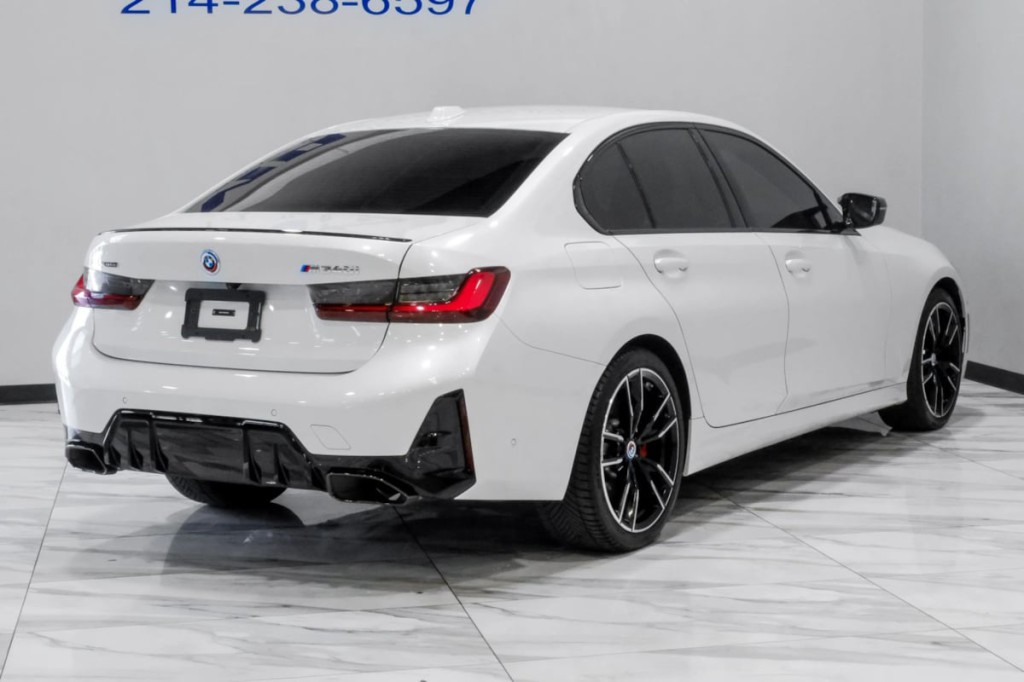 2024 BMW 3 Series Image 12