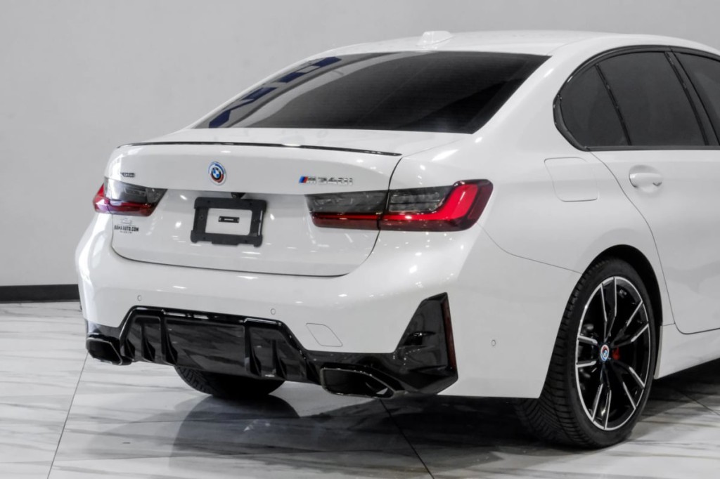2024 BMW 3 Series Image 13