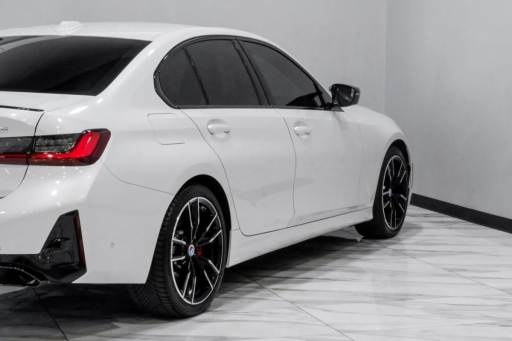 2024 BMW 3 Series Image 14