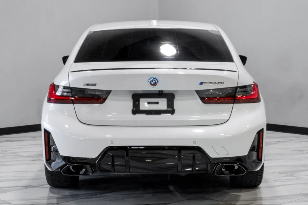 2024 BMW 3 Series Image 15