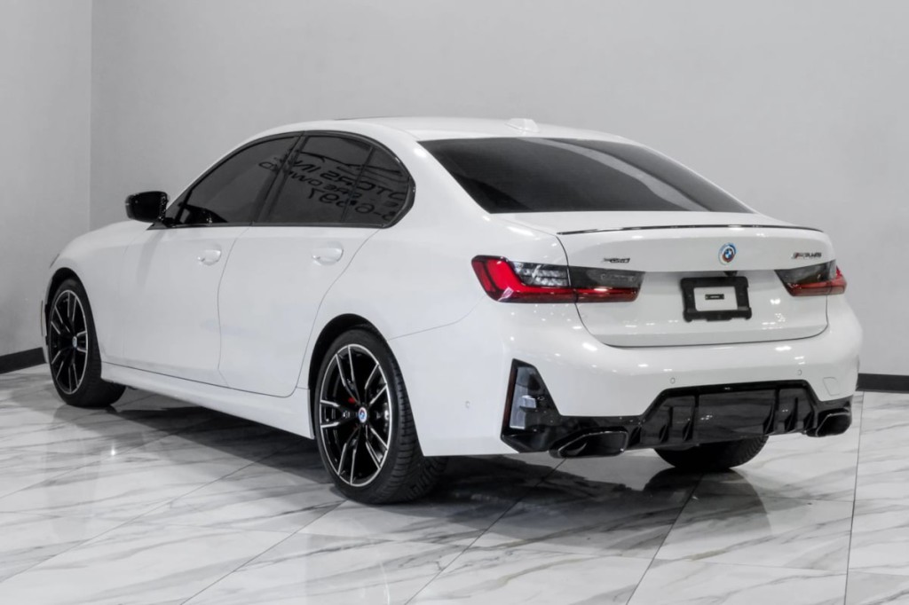 2024 BMW 3 Series Image 16