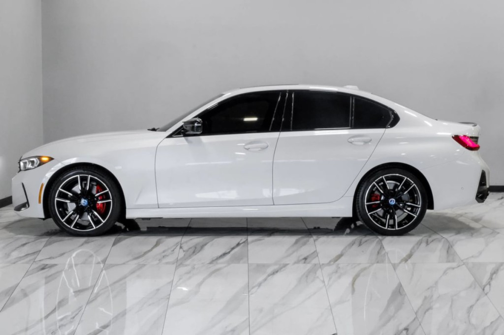 2024 BMW 3 Series Image 17