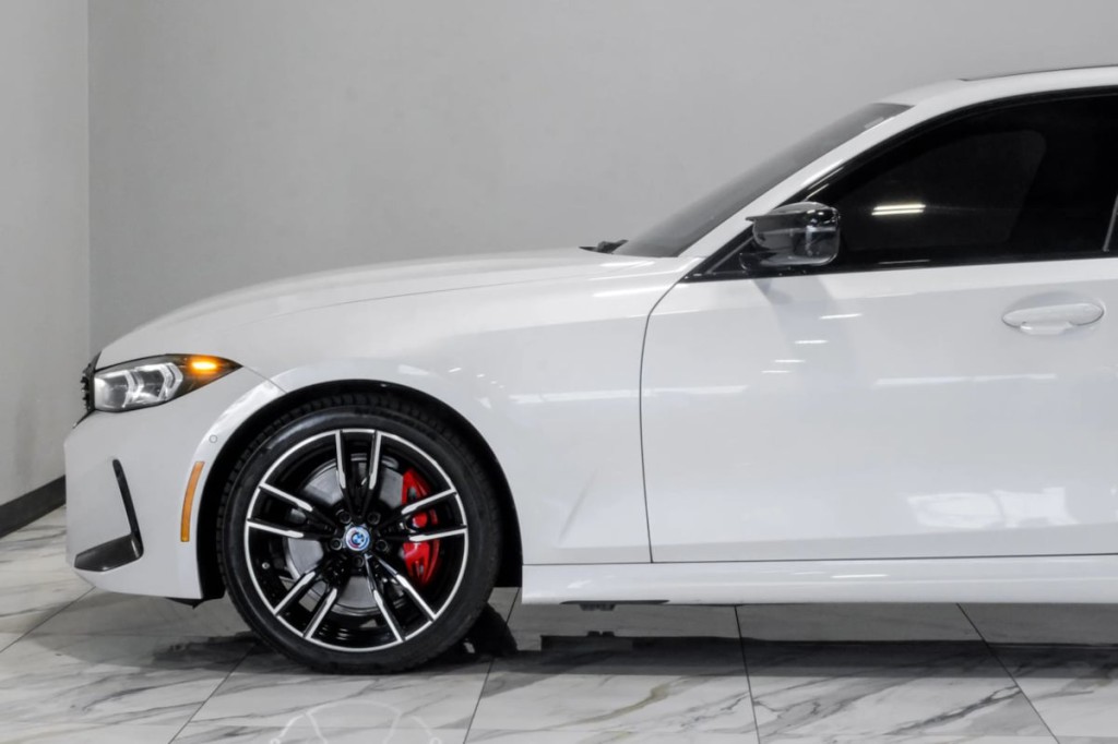 2024 BMW 3 Series Image 18
