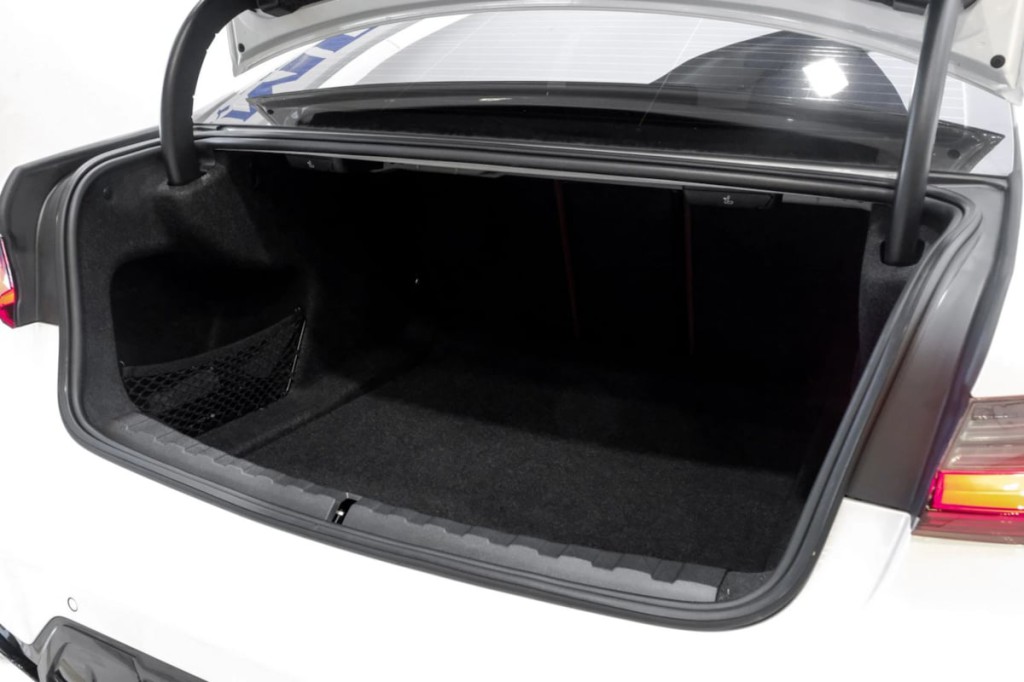2024 BMW 3 Series Image 65
