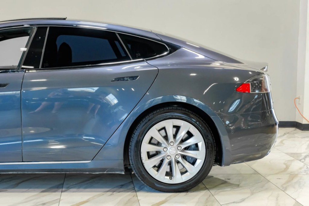 2018 Tesla Model S Image 17