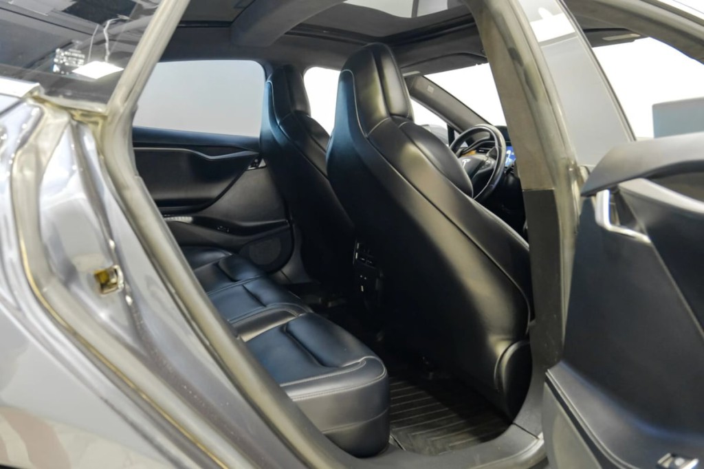 2018 Tesla Model S Image 38