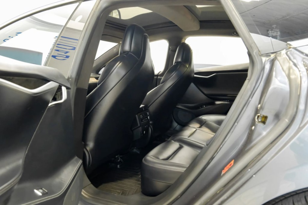 2018 Tesla Model S Image 40