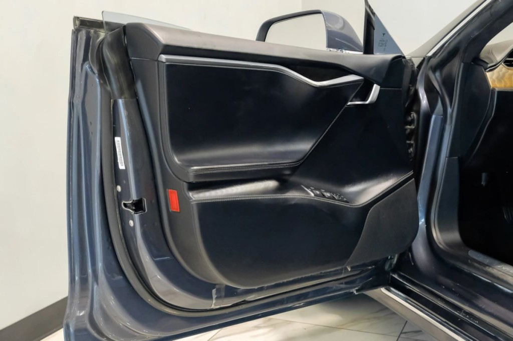 2018 Tesla Model S Image 44