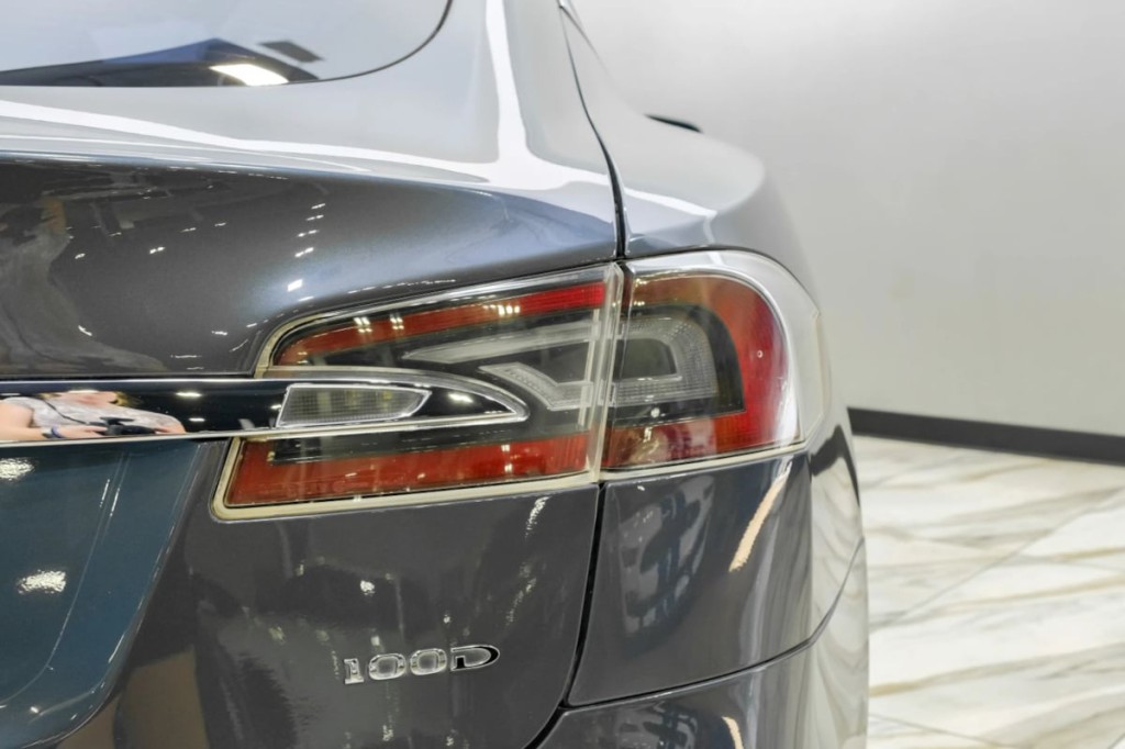 2018 Tesla Model S Image 50